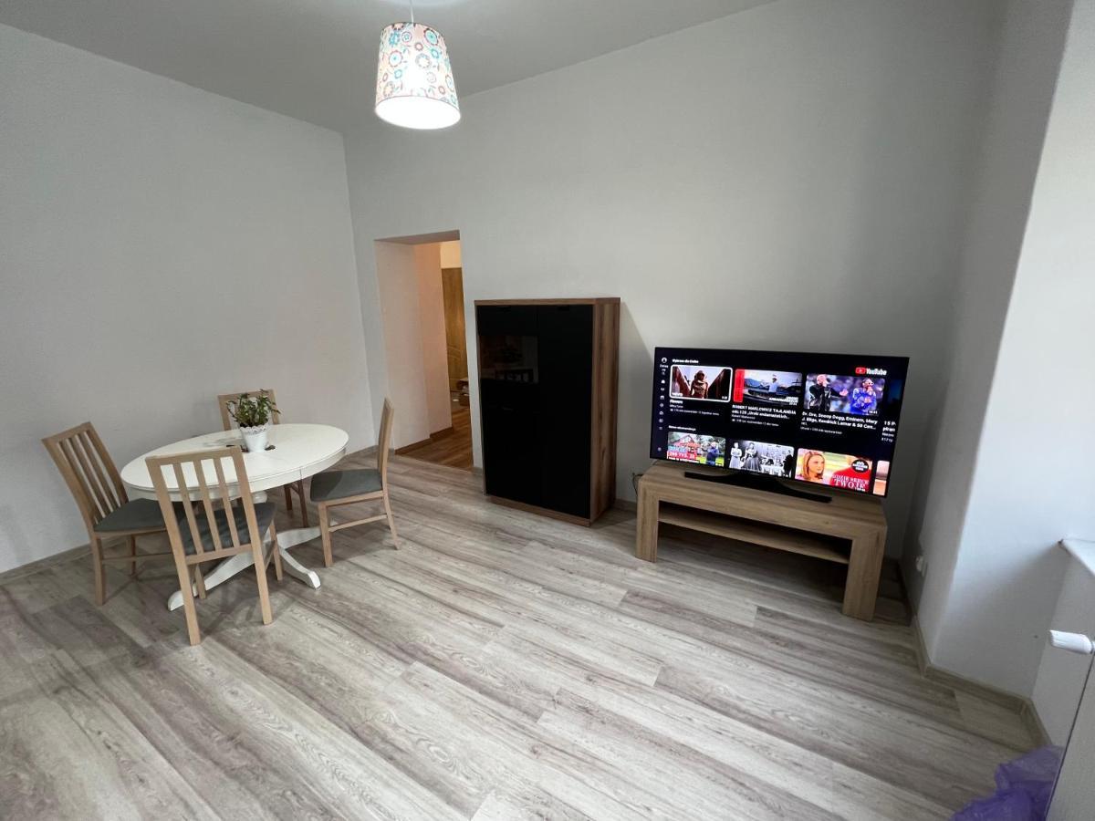 Apartament 3 Pokojowy Z Parkingiem Apartment Zabkowice Slaskie Exterior foto